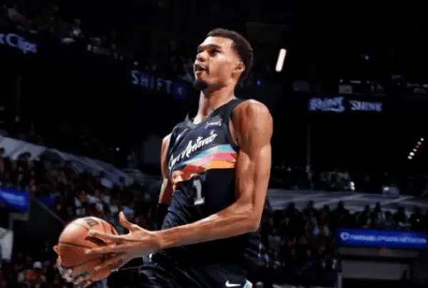 馬刺爆冷七連勝?gòu)?qiáng)勢(shì)領(lǐng)跑 雷霆之戰(zhàn)印證"下狗"定律